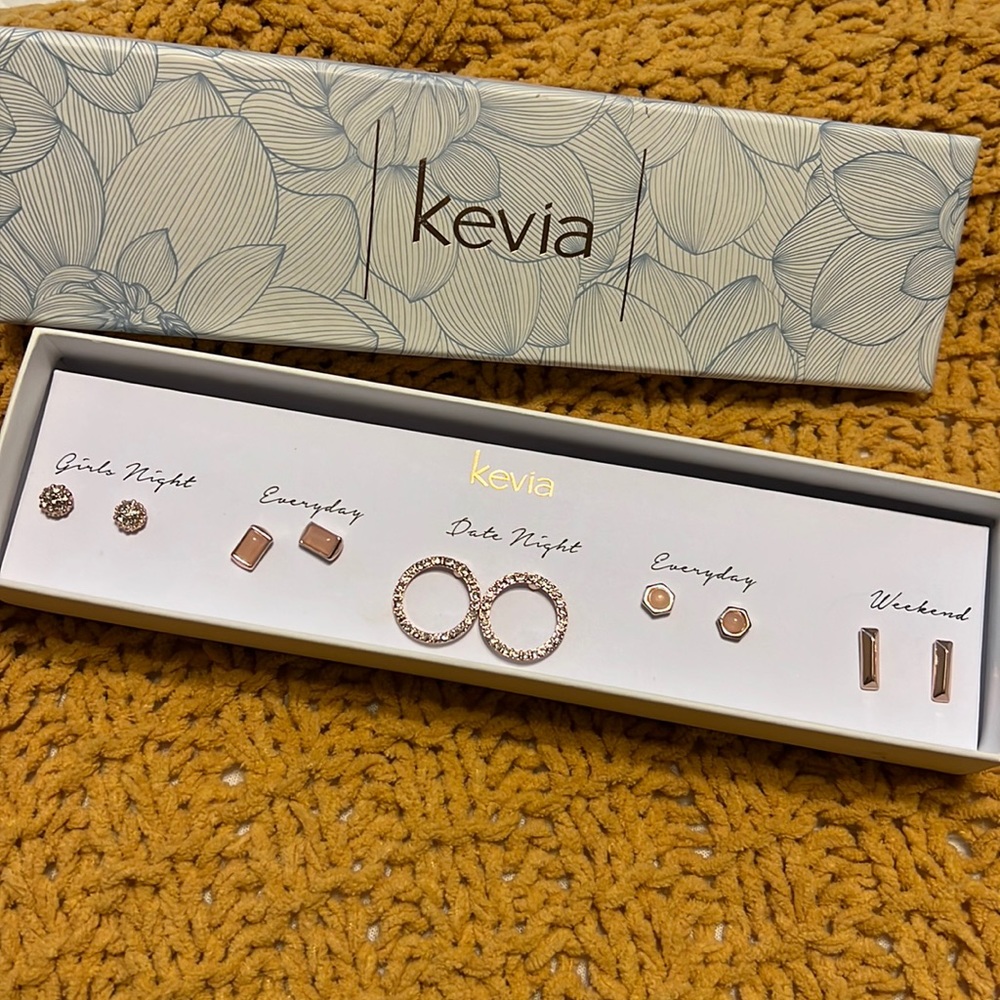 New earring set!